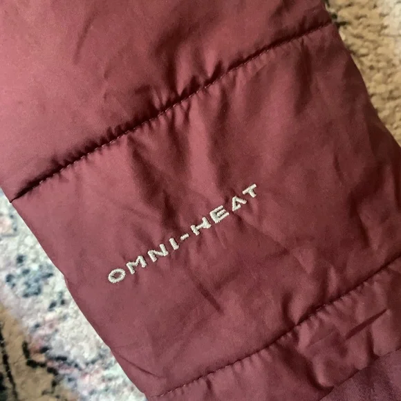 Burgundy small women’s Columbia jacket - Picture 5 of 5